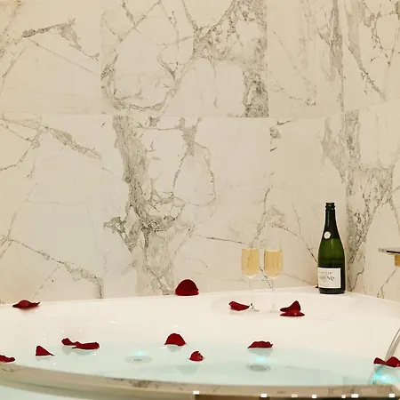 Lavie Maison Marais Ac Hot Tub Parigi